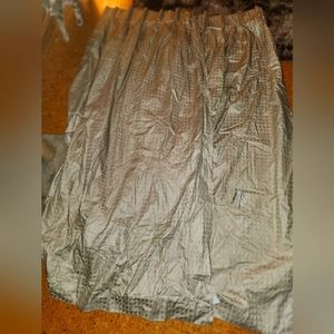 2 drapes panels 3x6 each with hooks